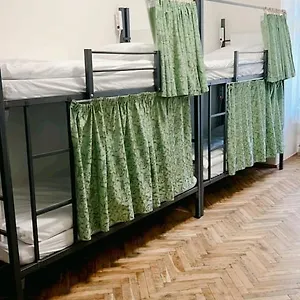 https://hostel-womens-only-female.praguehotelsweb.com